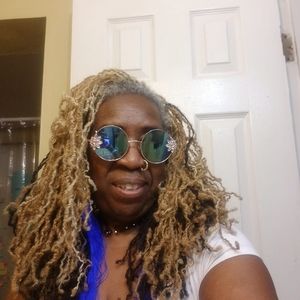 Meet your Posher, Beverly